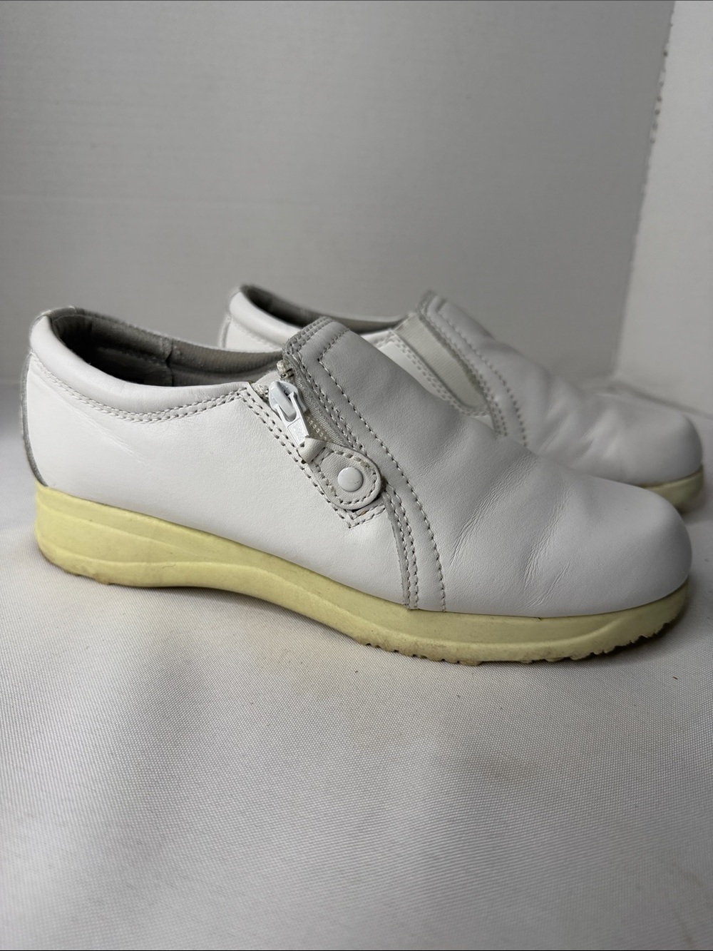 Dr Scholl’s Gel PacWhite Leather Slip-On Comfort Shoe W/Side Zipper Size 7.5W